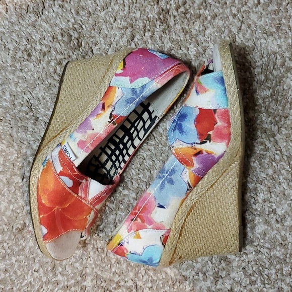 TOMS Floral Wedge Shoe Women's 6 - Picture 3 of 8